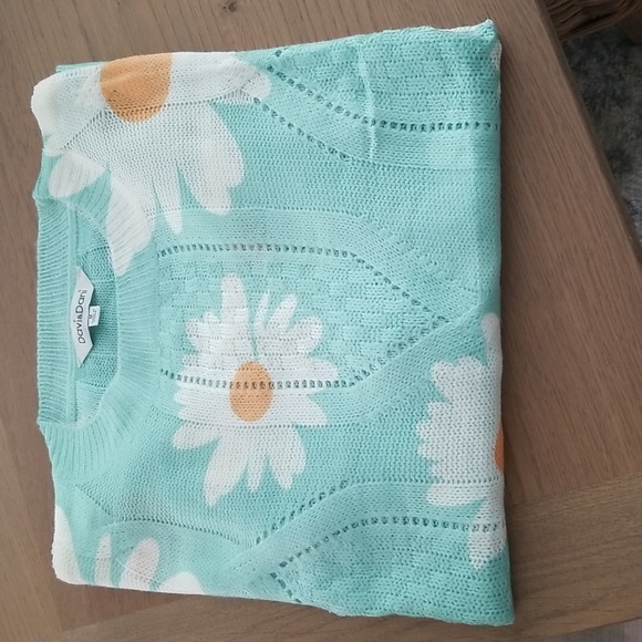 LAST CHANCE Lightweight Knit Daisy Sweater NWOT - Picture 11 of 13